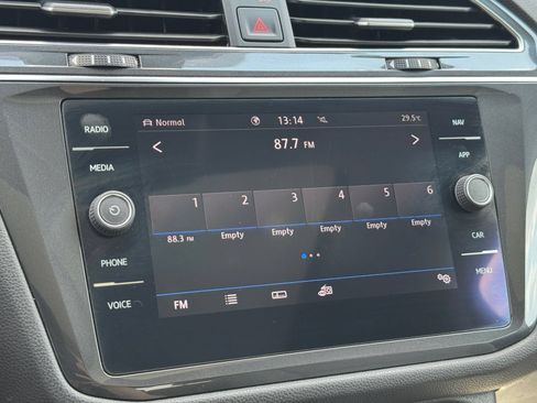 Used 2020 Volkswagen Tiguan SEL AWD/4WD image 6
