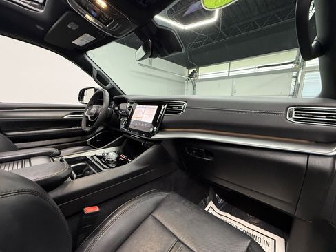 Used 2024 Jeep Wagoneer Series II image 26