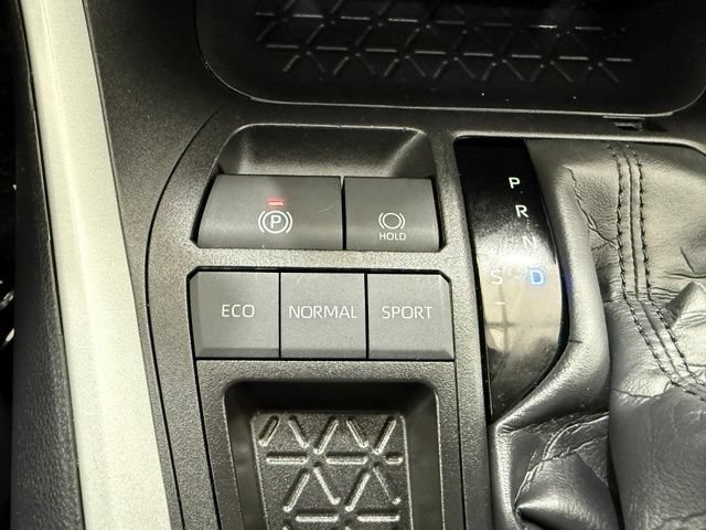 Used 2025 Toyota RAV4 XLE FWD image 36