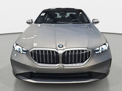 New 2026 BMW 530i w/ Premium Package image 2