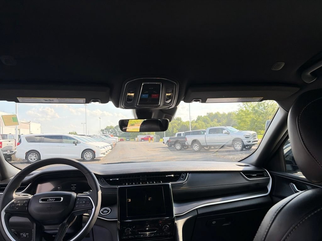 Certified 2025 Jeep Grand Cherokee Altitude AWD/4WD image 21
