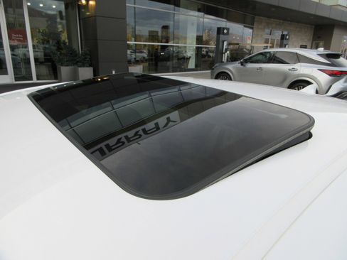 Used 2025 Lexus ES 300h w/ Premium Package image 16