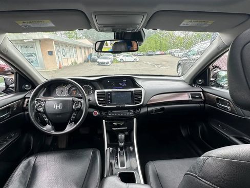 Used 2017 Honda Accord Touring image 24