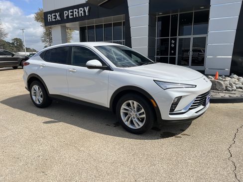 Used 2024 Buick Envista Preferred w/ Convenience I Package image 2