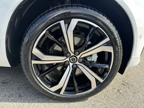 New 2025 Volvo XC60 B5 Ultra w/ Protection Package Premier image 9