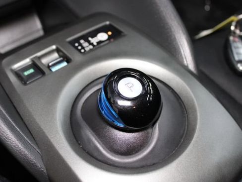 Used 2019 Nissan Leaf FWD image 16
