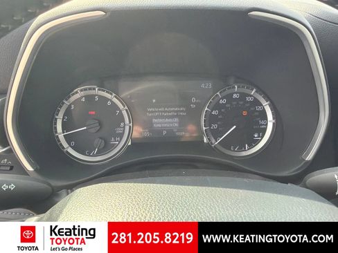 Used 2025 Toyota Highlander XLE FWD image 16