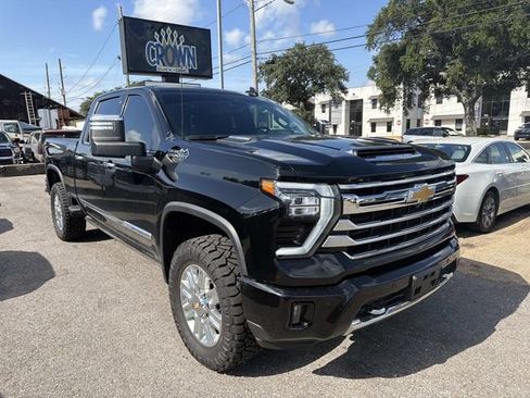 Used 2024 Chevrolet Silverado 2500 High Country w/ High Country Premium Package AWD/4WD image 4