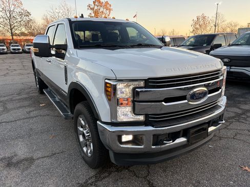 Used 2019 Ford F250 Lariat w/ Chrome Package image 3