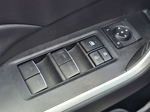 Used 2025 Toyota RAV4 XLE AWD/4WD image 19