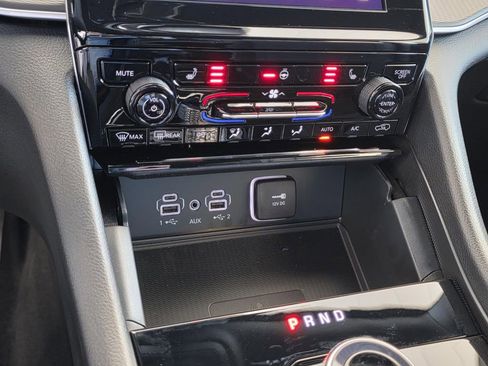 New 2025 Jeep Grand Cherokee L Altitude image 24