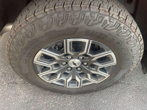 Used 2025 Chevrolet Colorado Z71 w/ Technology Package image 9