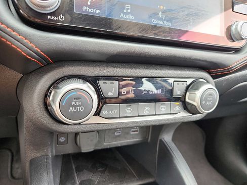 Used 2025 Nissan Versa SR FWD image 16