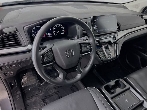 Used 2025 Honda Odyssey Touring image 9