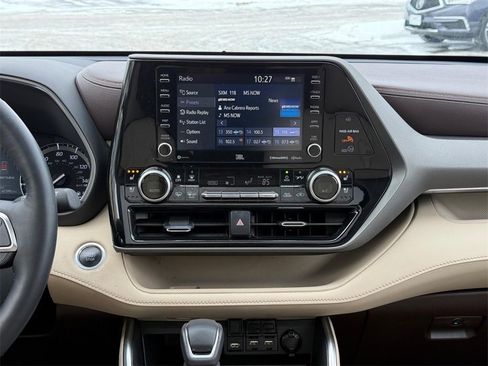 Used 2021 Toyota Highlander Limited image 12