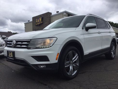 Used 2020 Volkswagen Tiguan SEL AWD/4WD image 2