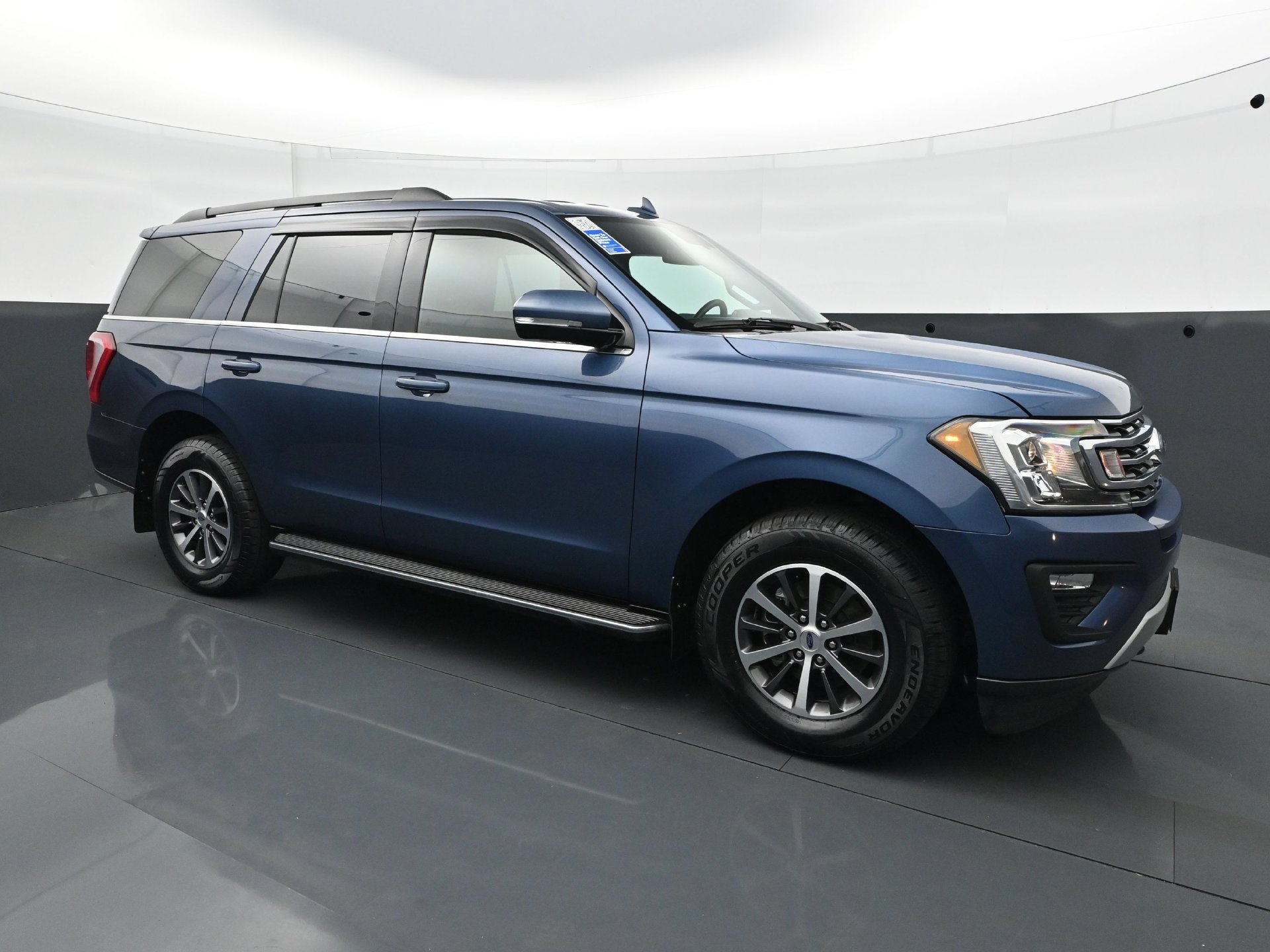 Used 2019 Ford Expedition XLT w/ Equipment Group 202A AWD/4WD image 8