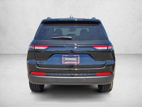 New 2025 Jeep Grand Cherokee Altitude image 8