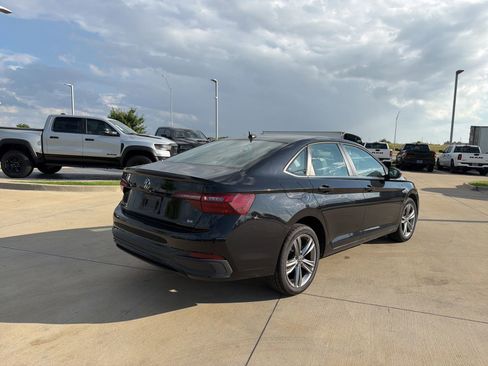 Used 2024 Volkswagen Jetta SE FWD image 6