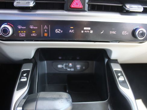 Certified 2025 Kia Sorento EX w/ Panoramic Sunroof Package FWD image 44