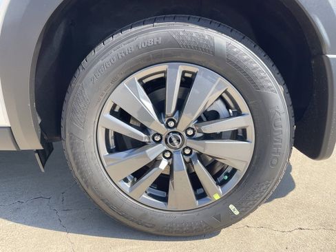 Certified 2025 Nissan Pathfinder SV w/ Black Appearance Package image 20