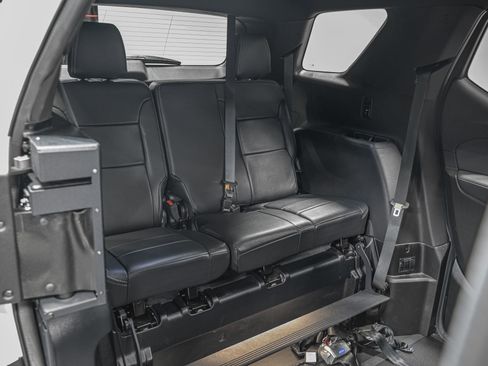 Used 2023 Chevrolet Traverse LT image 11