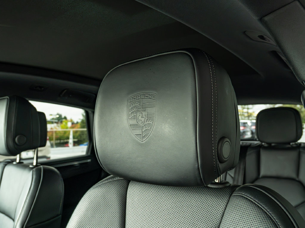 Certified 2026 Porsche Macan Turbo AWD/4WD image 6