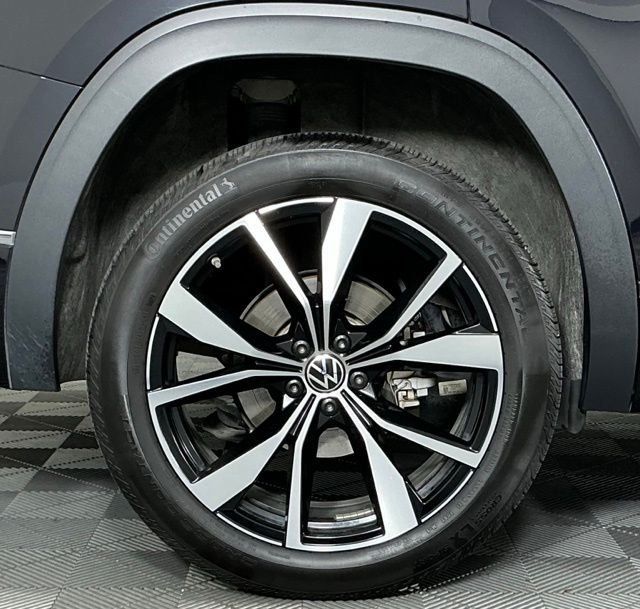 Used 2024 Volkswagen Atlas SEL Premium R-Line AWD/4WD image 9