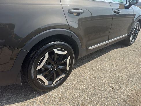 Used 2023 Kia Telluride AWD image 12