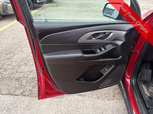 Used 2023 Chevrolet Traverse LT image 12