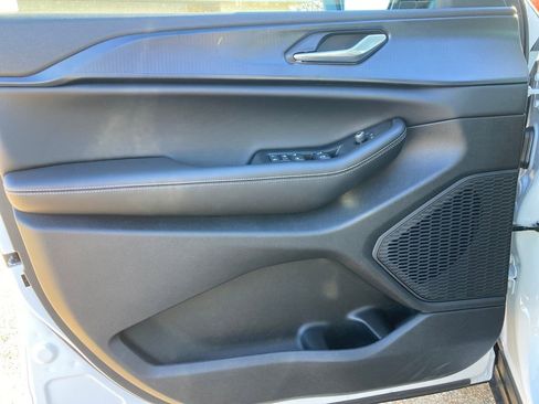 New 2025 Jeep Grand Cherokee 4WD image 10