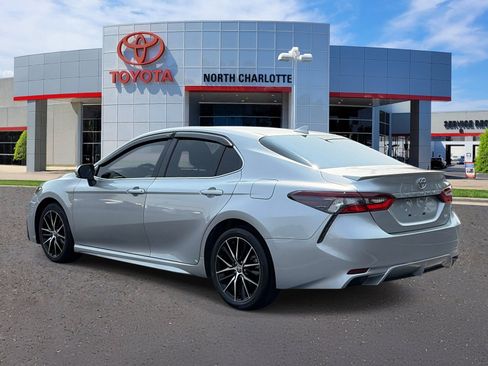 Used 2022 Toyota Camry SE w/ Convenience Package FWD image 4