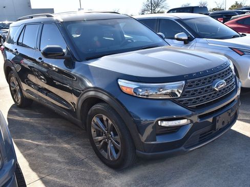Used 2022 Ford Explorer XLT w/ Equipment Group 202A image 4