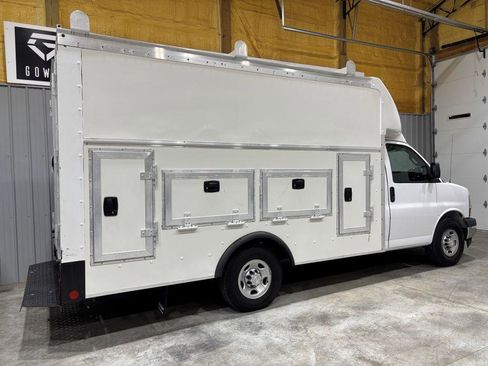 Used 2019 Chevrolet Express 3500 w/ Power Convenience Package RWD image 6
