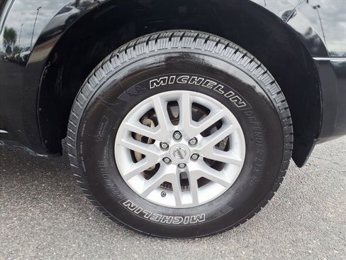 Used 2015 Nissan Frontier SV image 9