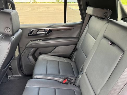 Used 2025 Chevrolet Tahoe LT AWD/4WD image 11