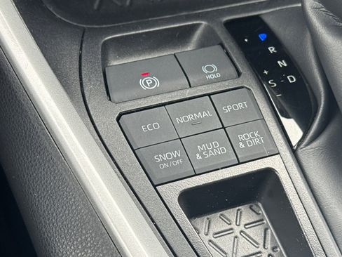 Certified 2025 Toyota RAV4 XLE AWD/4WD image 33