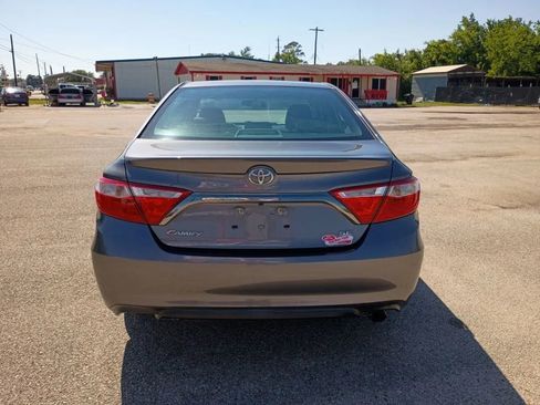 Used 2016 Toyota Camry SE FWD image 4