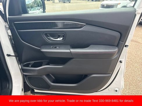Used 2025 Honda Pilot Black Edition image 30