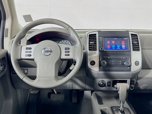 Used 2019 Nissan Frontier SV image 12