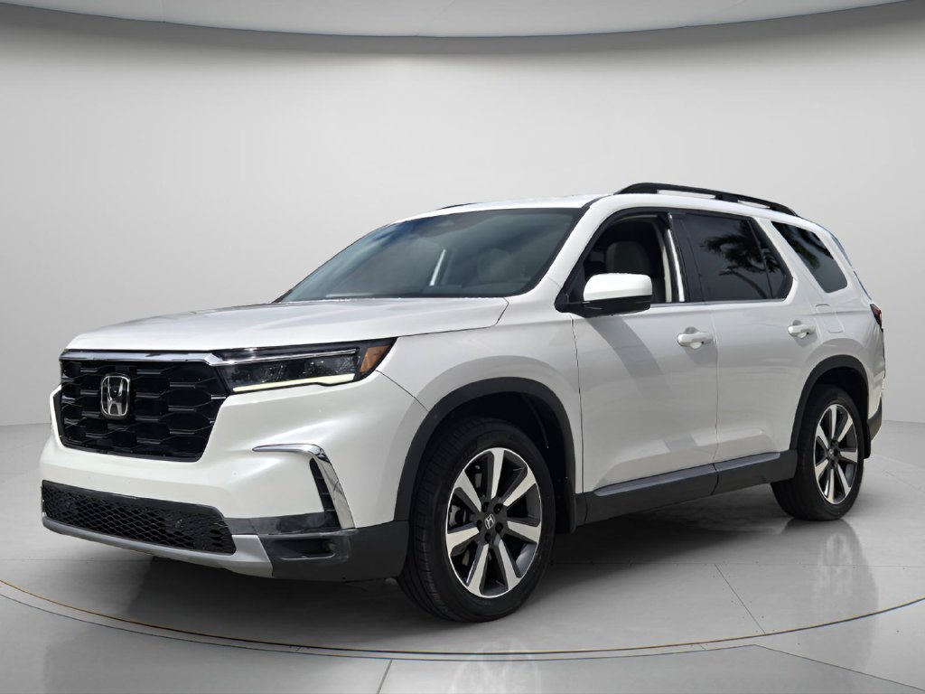 Certified 2025 Honda Pilot Touring image 9