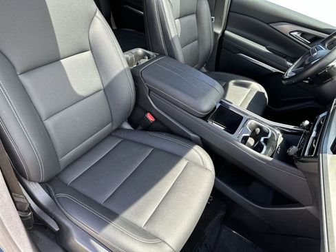 Used 2025 Chevrolet Traverse LT w/ Sun and Wheel Package FWD image 29