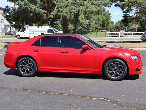 Used 2018 Chrysler 300 S w/ S Model Appearance Package AWD/4WD image 3