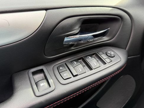 Used 2019 Dodge Grand Caravan GT image 22