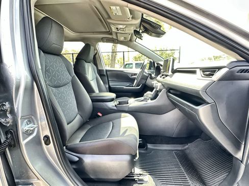 Used 2024 Toyota RAV4 XLE w/ Convenience Package image 9