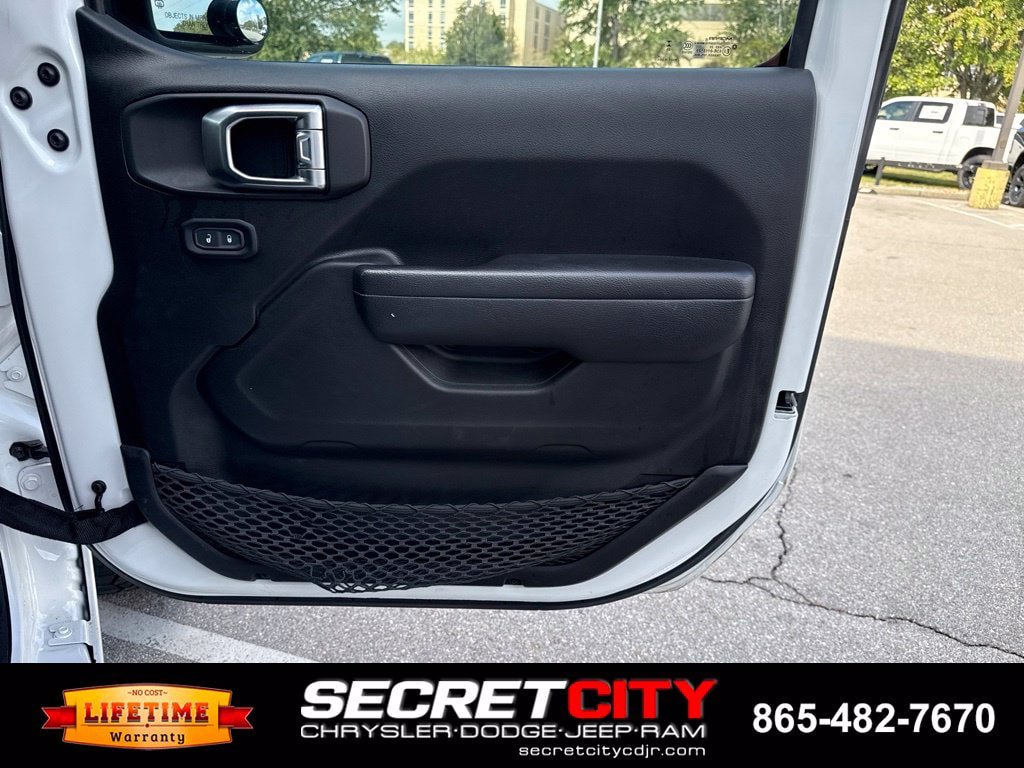 Used 2023 Jeep Gladiator Mojave w/ Cold Weather Group AWD/4WD image 12