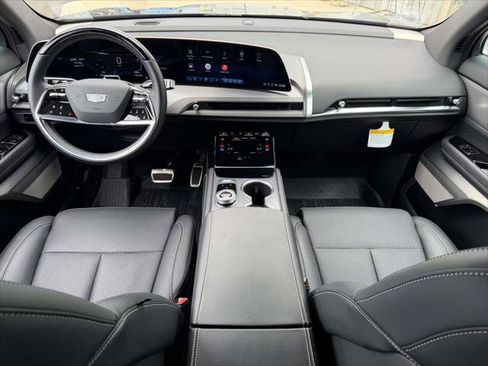 Used 2026 Cadillac Vistiq Sport w/ LPO, Floor Liner Package AWD/4WD image 17