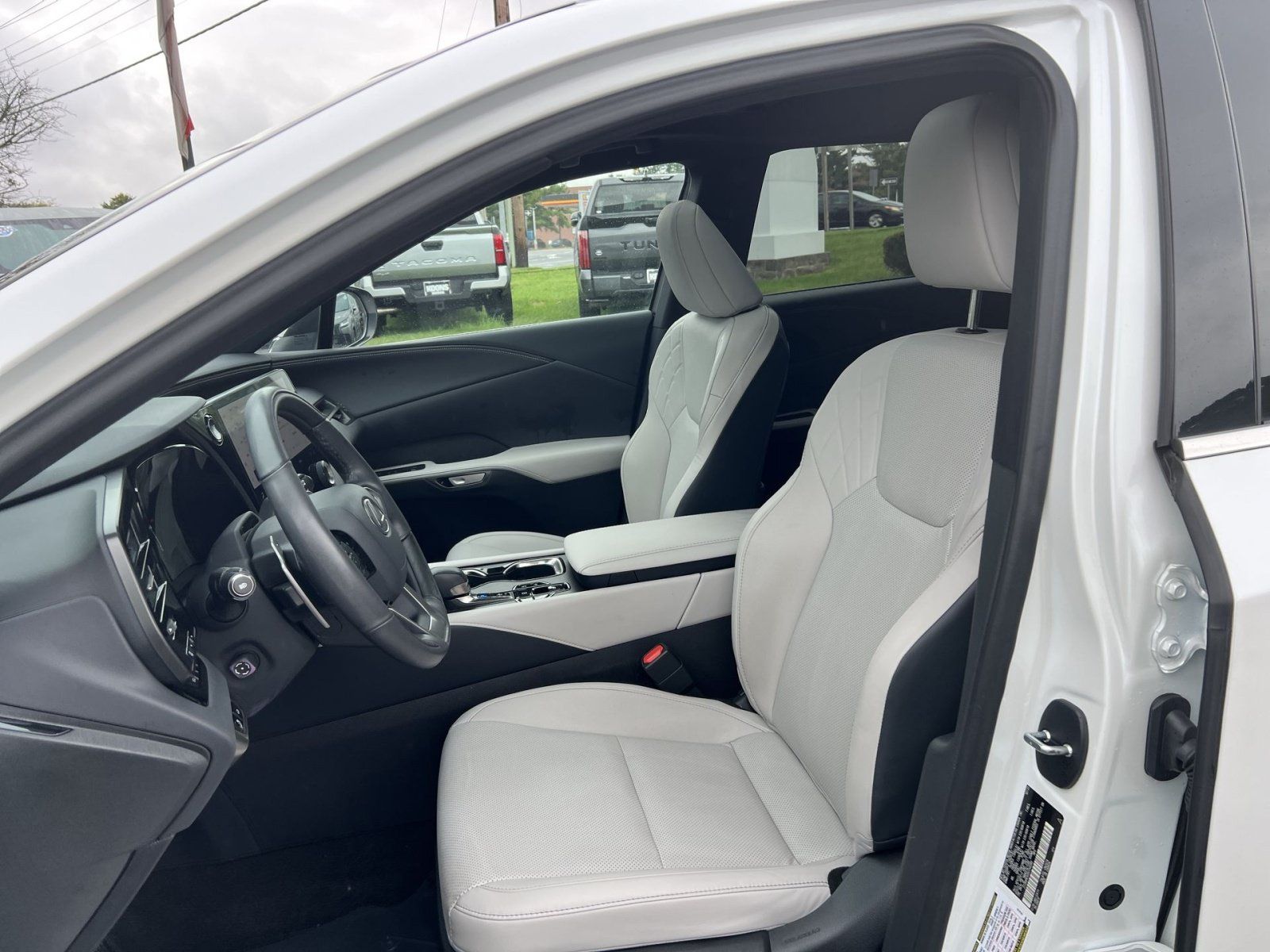 Used 2024 Lexus RX 350 Premium w/ Convenience Package AWD/4WD image 13