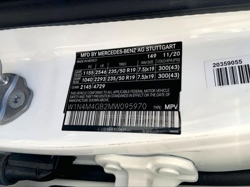 Used 2021 Mercedes-Benz GLB 250 w/ Premium Package image 34