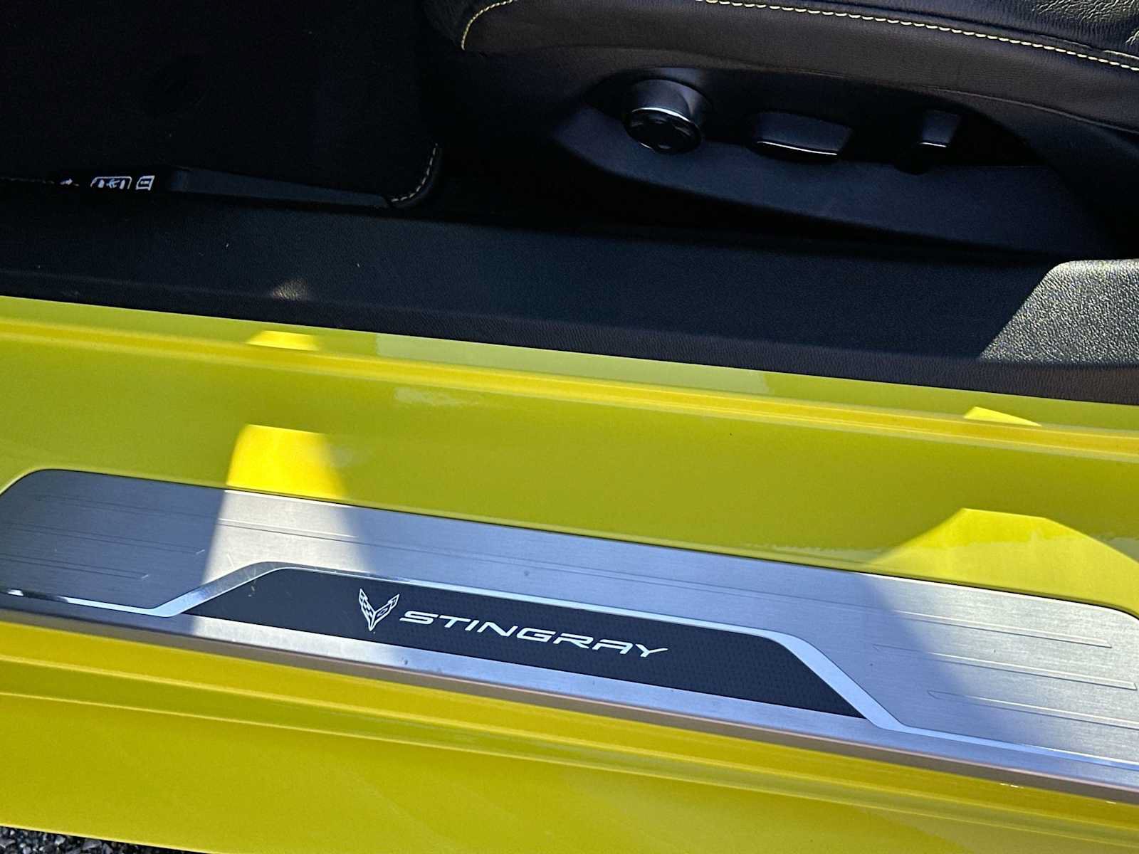 Used 2021 Chevrolet Corvette Stingray Premium Conv w/ Z51 Performance Package RWD image 18
